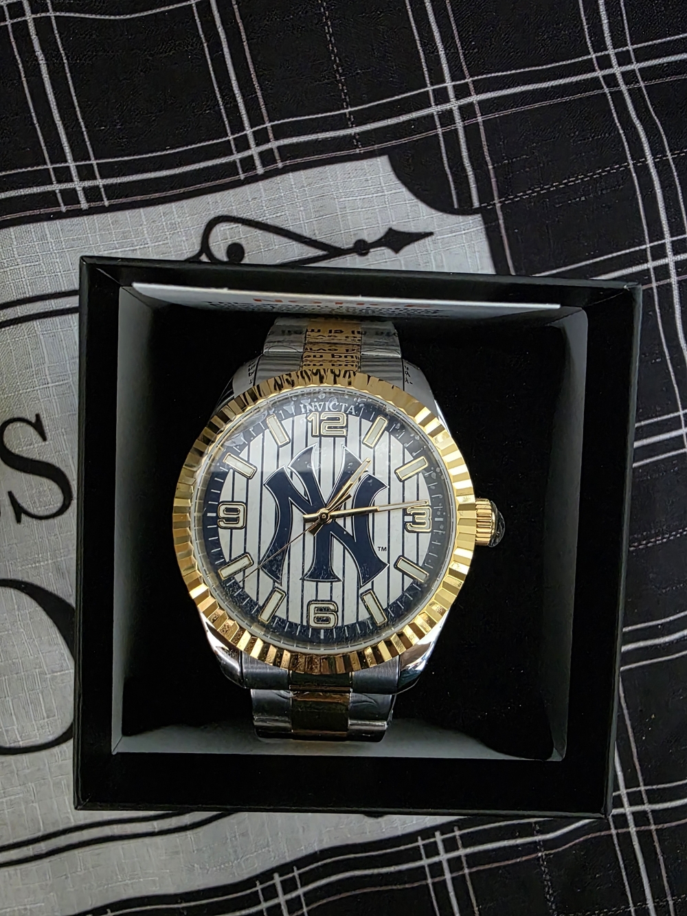 Invicta New York Yankees Two-Tone Men's Watch - Gold & Silver